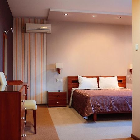 Euro Motel Lyuboml ภายนอก รูปภาพ