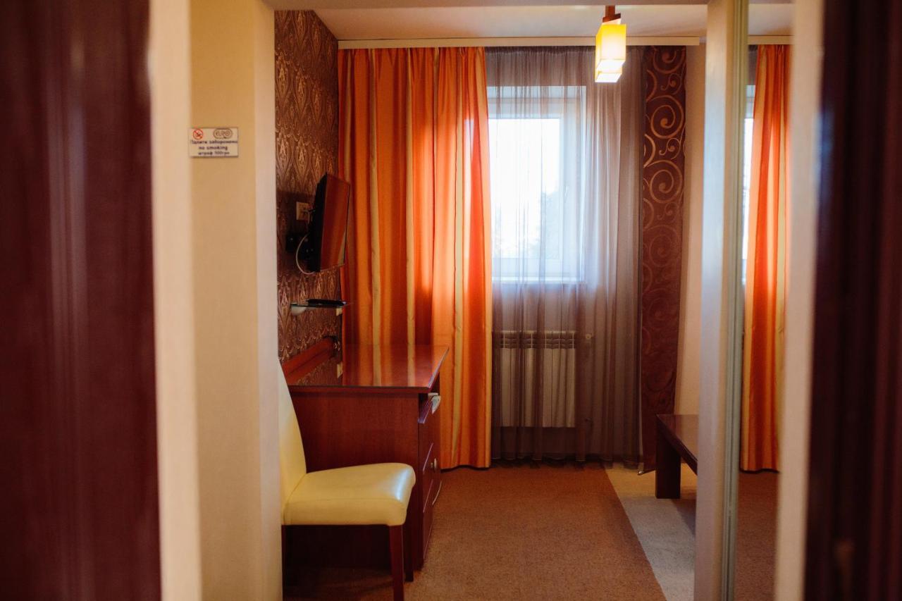 Euro Motel Lyuboml ภายนอก รูปภาพ