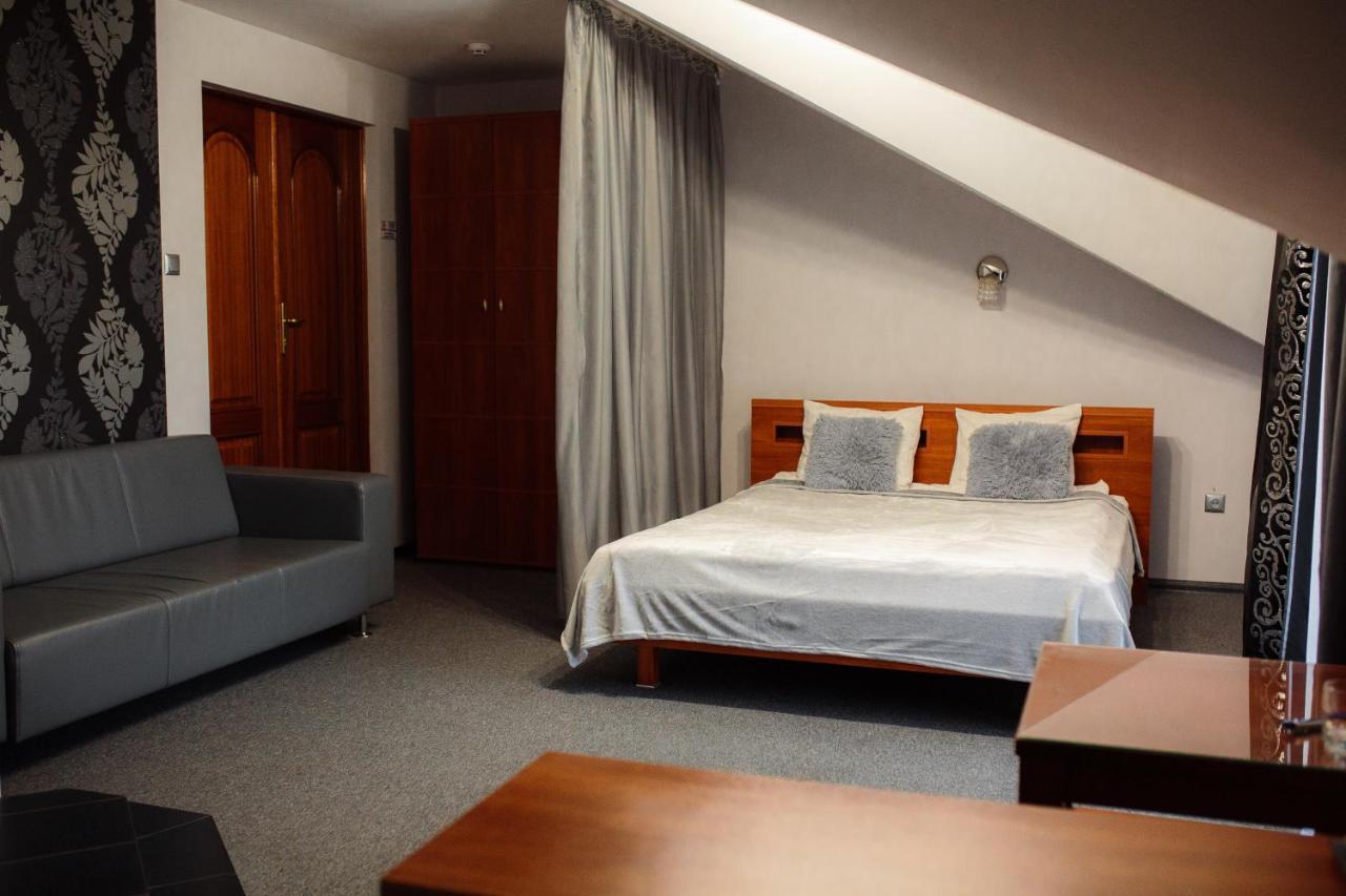 Euro Motel Lyuboml ภายนอก รูปภาพ